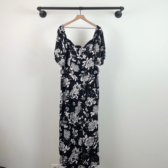 NWT City Chic Mod Floral Off Shoulder Belted jumpsuit Black/White - Picture 4 of 6